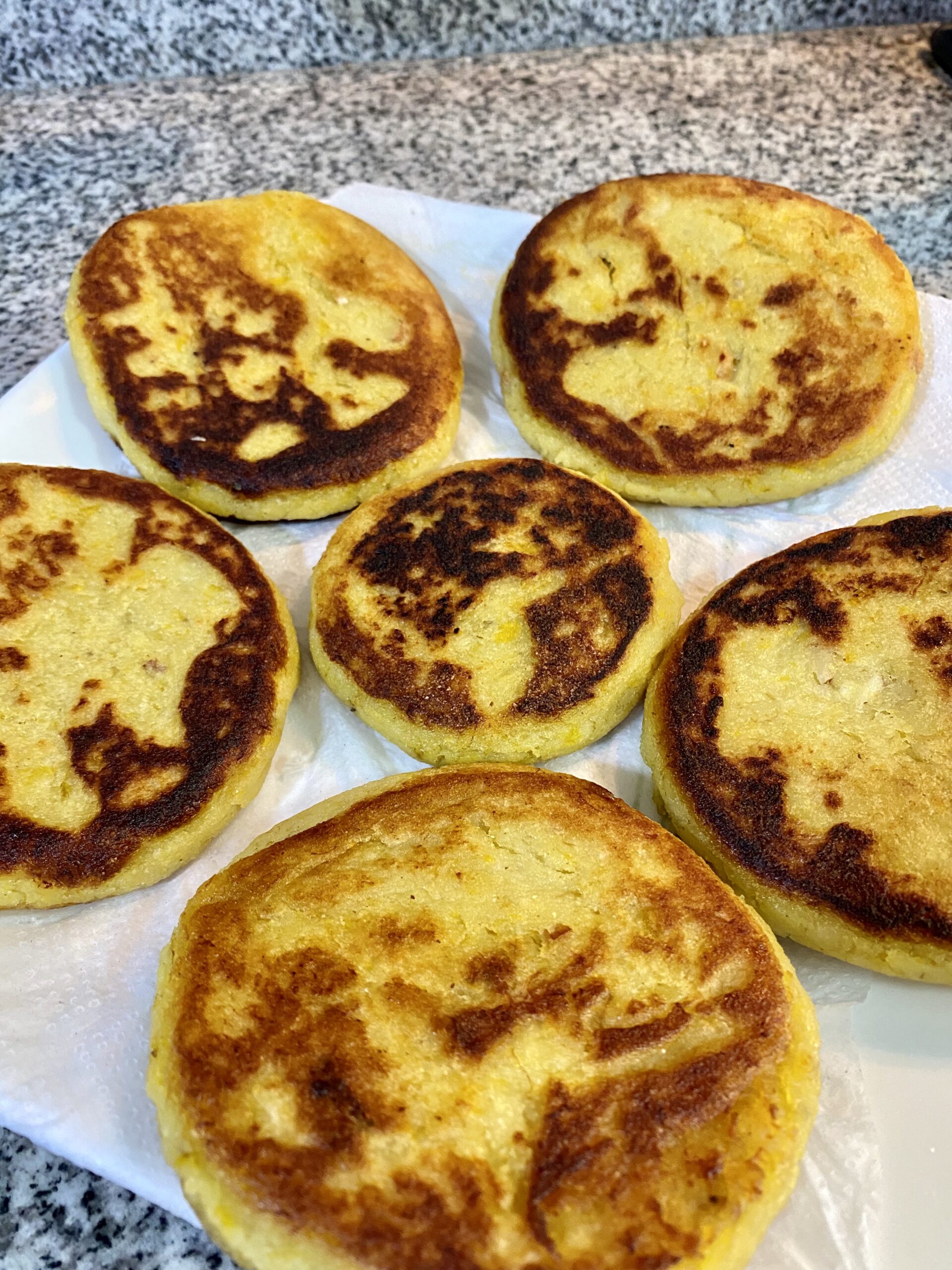 arepas de platano con almendras